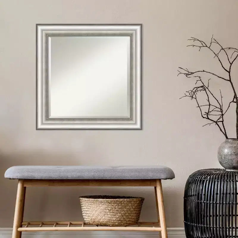 Specchio da parete per salone con cornice 25" x 25" argento