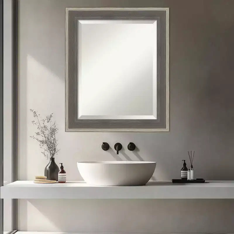 Specchio da parete per bagno con cornice in legno smussato, stile cottage