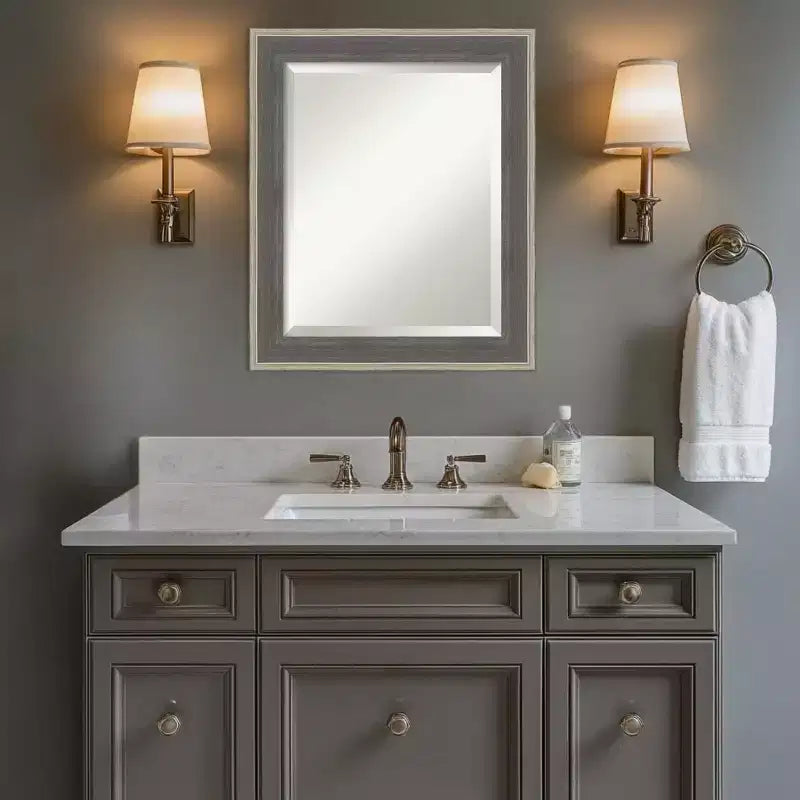 Specchio da parete per bagno con cornice in legno smussato, stile cottage