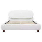 Letto a piattaforma Queen/King con gambe in legno di gomma a forma di zucca, struttura imbottita in boucle color crema, non richiede rete a molle