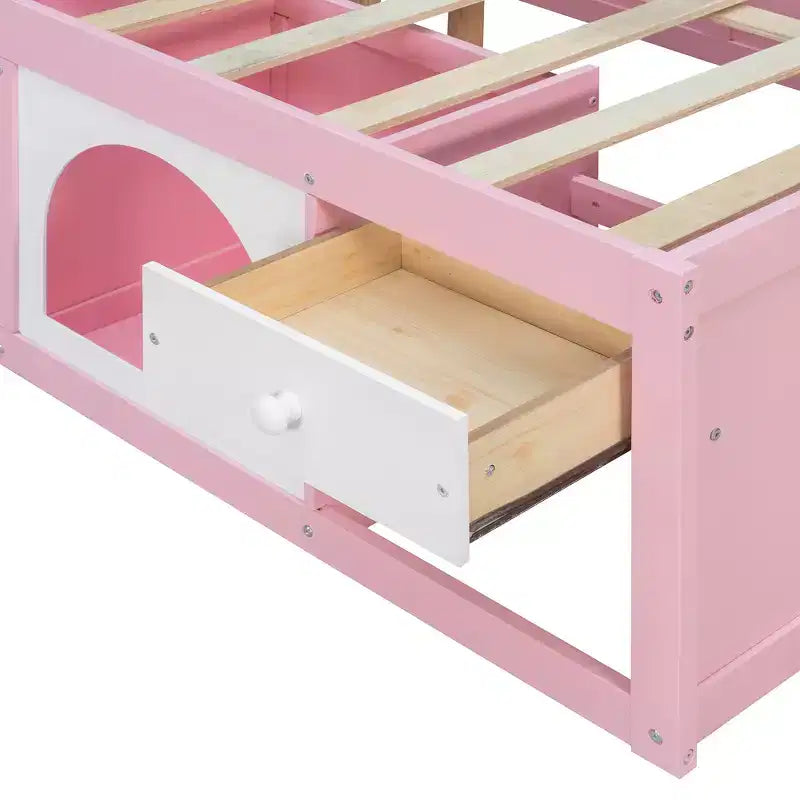 Letto a Piattaforma Miller in Legno con Libreria, Vetrina, Luce LED e Cassetto